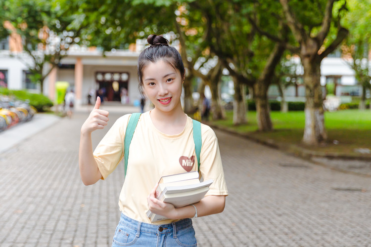 2025年女生选择奉节县特殊教育学校学什么专业比较轻松？